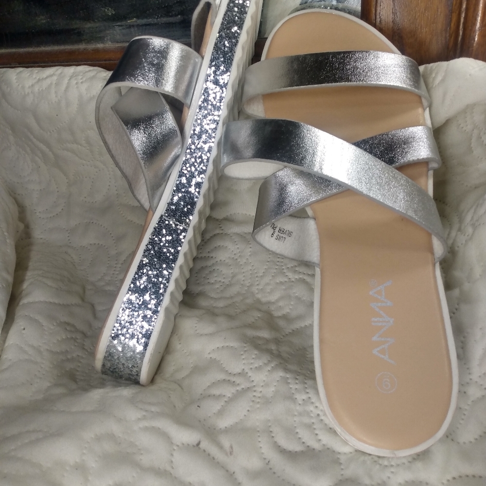 Sandals - Picture 5 of 9